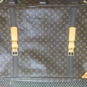 Louis vuitton traveling bags